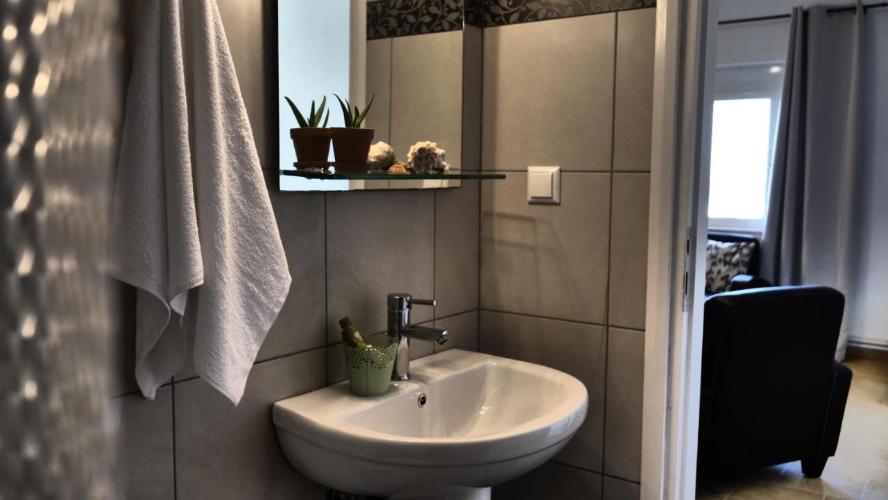 Thea Apartment Agia Marina  Ngoại thất bức ảnh